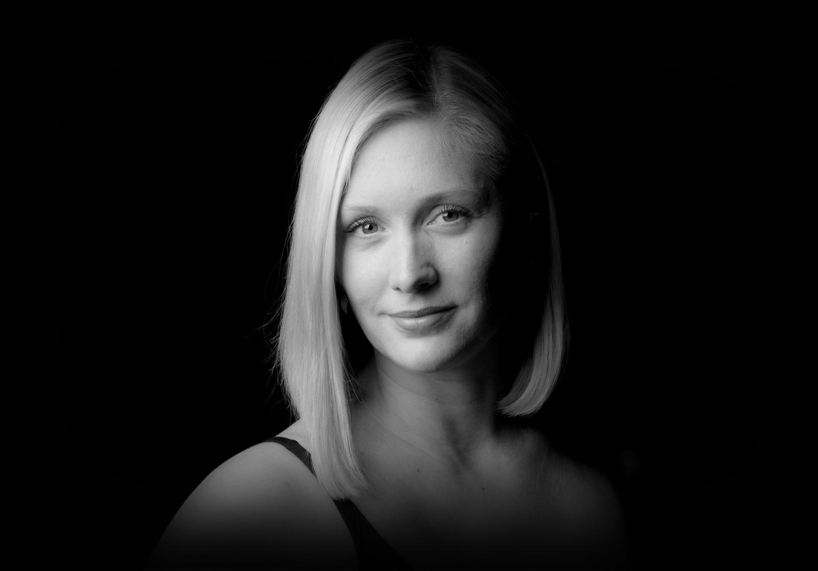 Anne-Sophie Anne-Sophie is directrice en docent klassiek ballet & jazz dance bij Aarschotse Balletschool